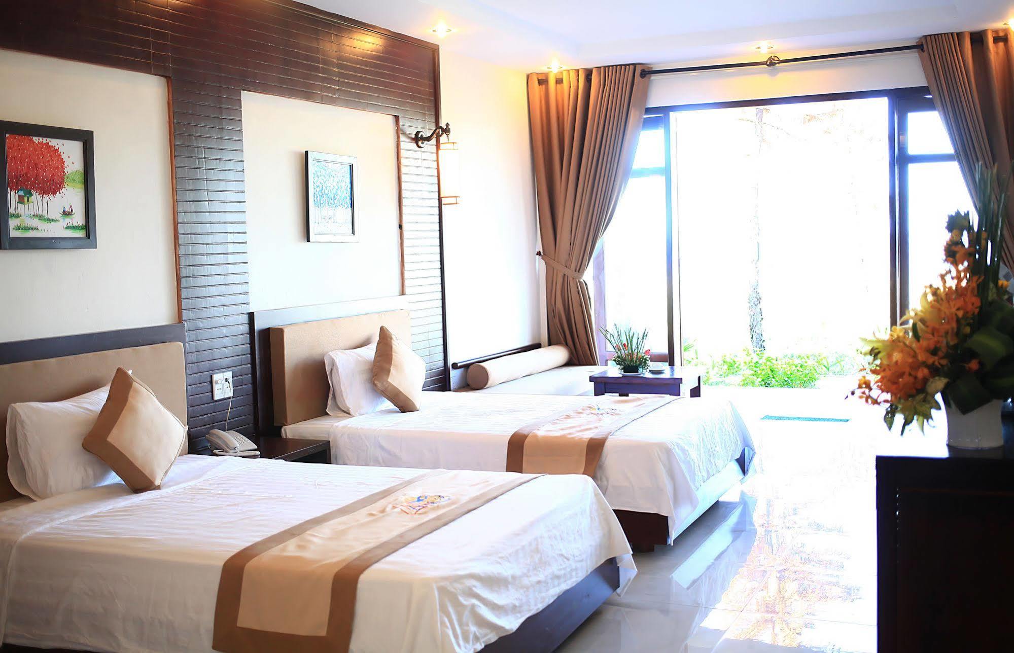 Lang Co Beach Resort Hue Bagian luar foto